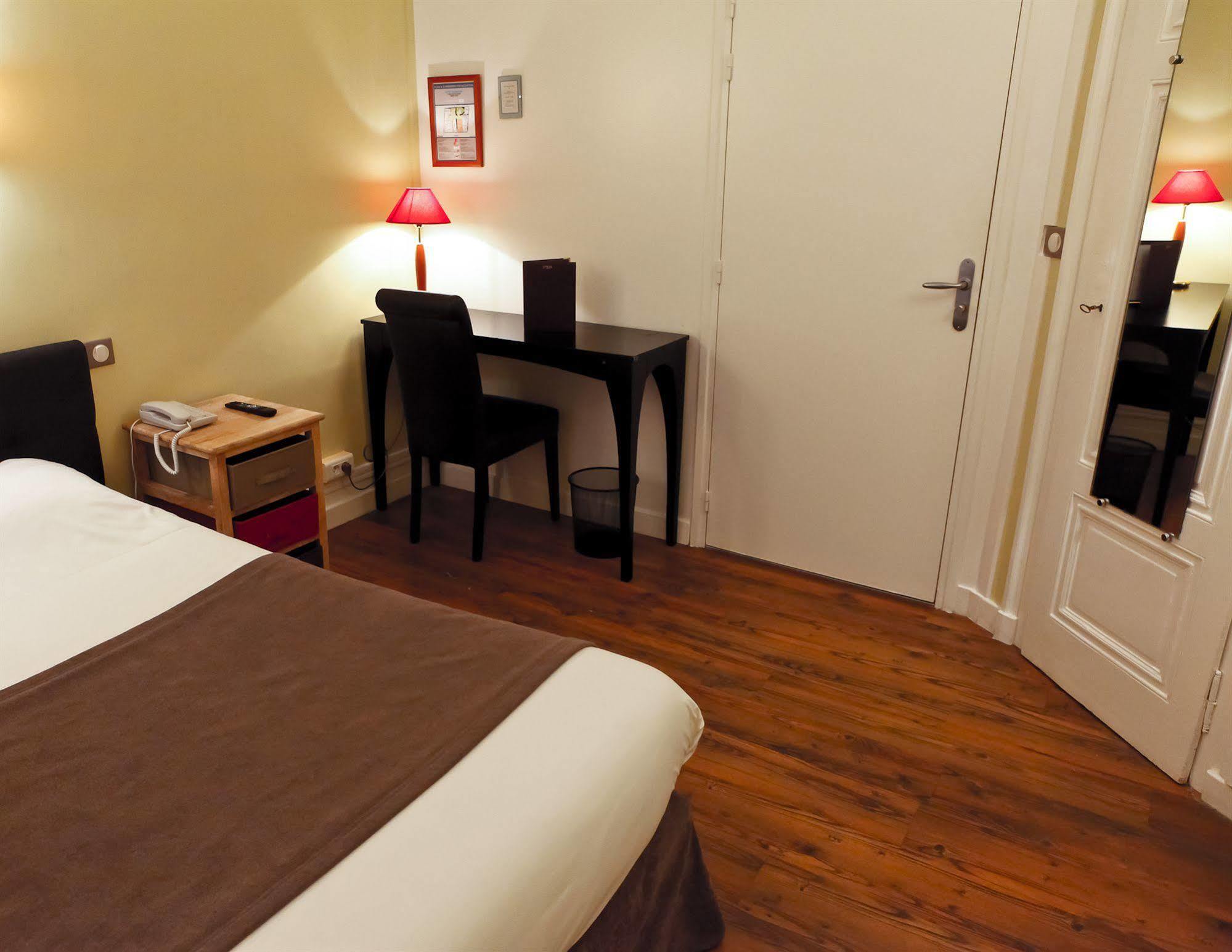 Hotel Du Dauphin Ліон Екстер'єр фото